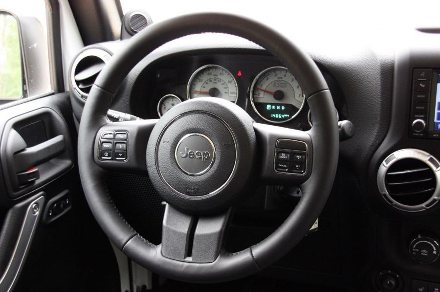  Jeep Wrangler Hemi AEV 2011 года  (фото 13 из 58)